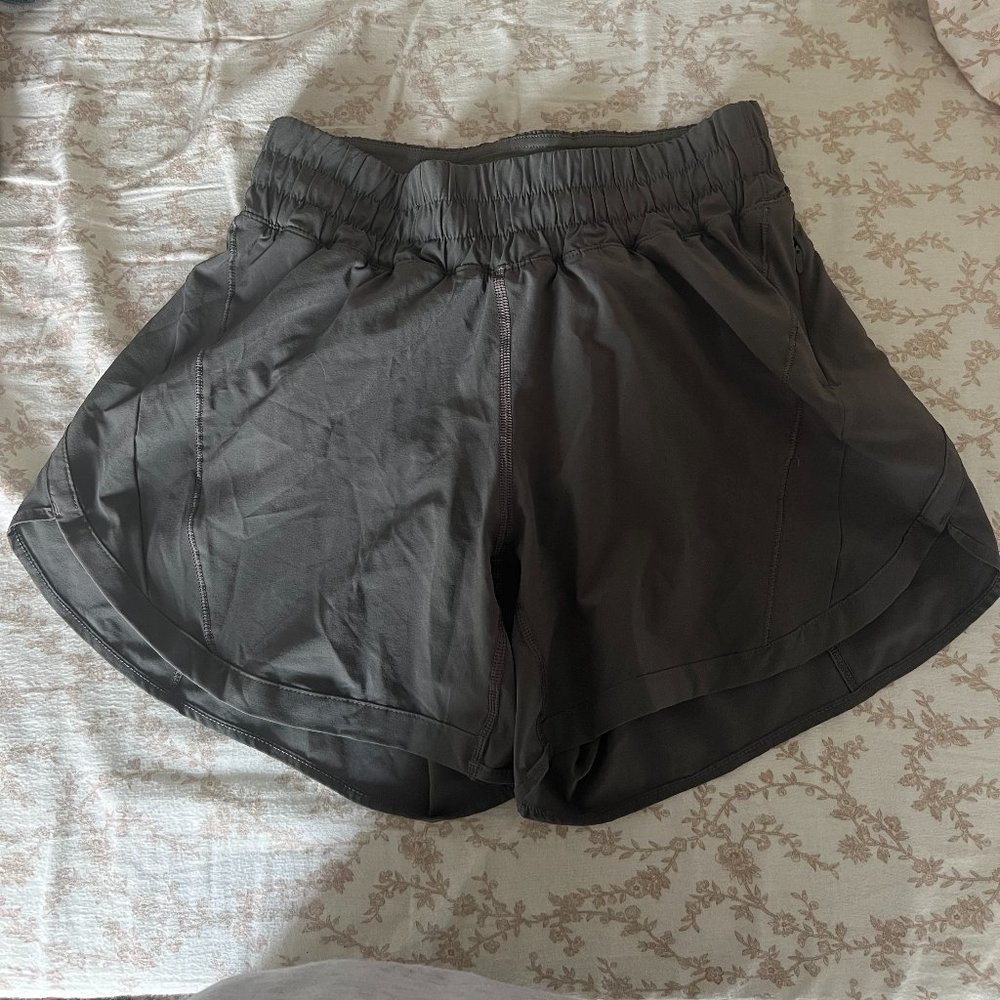 Lululemon Hotty Hot High-Rise Lined Short 4" - Size 6, olive green